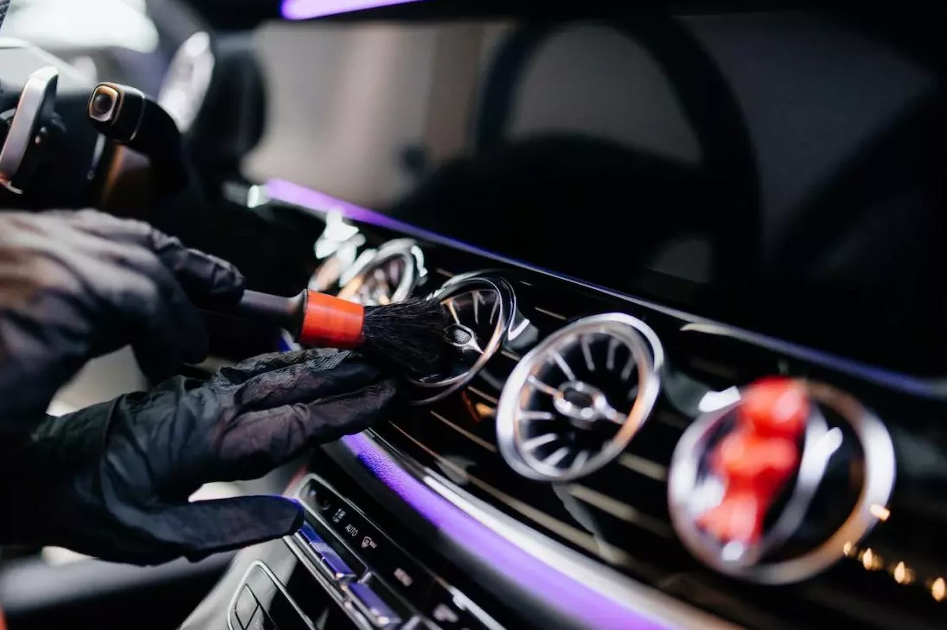 Profesionální chemické čištění interiérů vozů